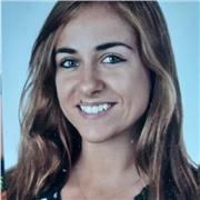 Mestra graduada en Educació Infantil / Primària i amb un nivell avançat d'Anglès